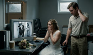 После свадьбы мне позвонили из ресторана и вызвали одну — и я узнала, за какое чудовище вышла замуж