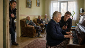 Два года Людмила ждала звонка любимого внука и решила, что он её забыл. Но одна старая мелодия раскрыла, кто на самом деле разлучил их