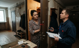 Муж без ведома жены оформил их квартиру на собственную мать. Через два года женщина случайно узнала, что жильё выставили на продажу