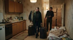 «А почему Поля спит на кухне?» — спросила Марина, вернувшись из командировки. Муж показал ей детскую, забитую восемьюстами коробками