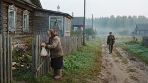«Бабушка, для кого ты каждое утро оставляешь пирожки на калитке?» — Лена проследила за Евдокией и увидела мужчину, которого вся деревня старалась обходить стороной