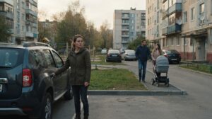 «Я в Екатеринбурге, только вышел с совещания», — сказал муж по телефону. Марина в этот момент уже знала, в каком соседнем доме стоит его детская коляска